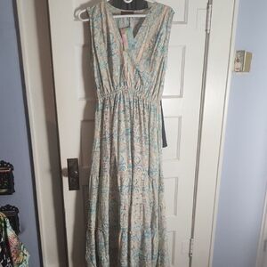 Sleeveless V-Neck Maxi Dress in Cream and Light Blue Paisley